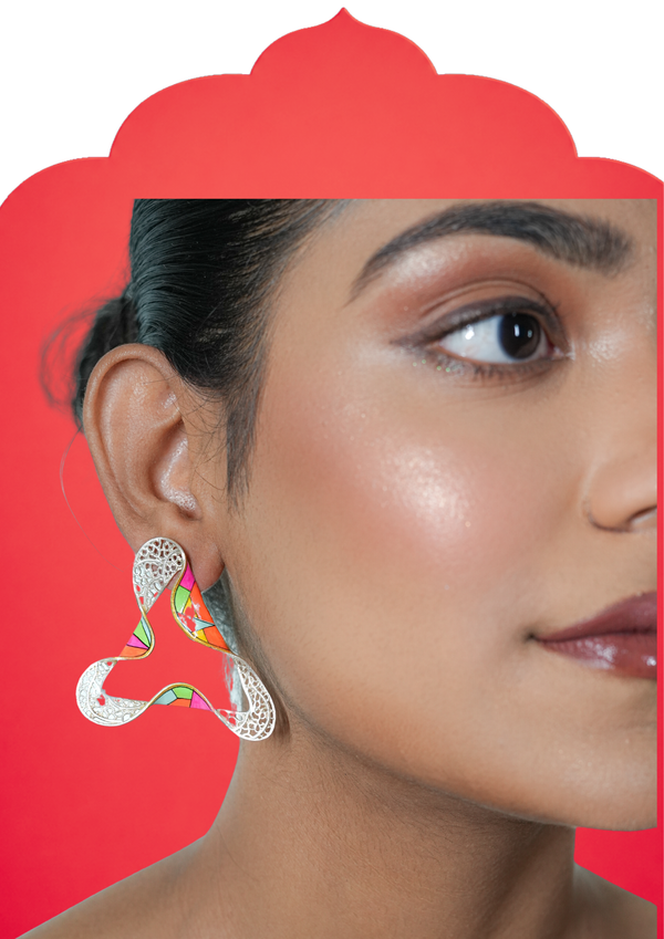 TWISTED TRIANGLE STUDS